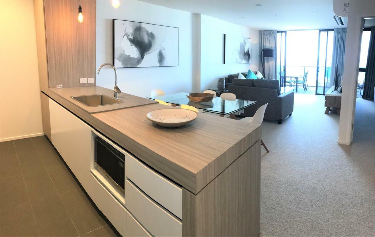 Qube Broadbeach Ocean View Apartments Голд-Кост Экстерьер фото