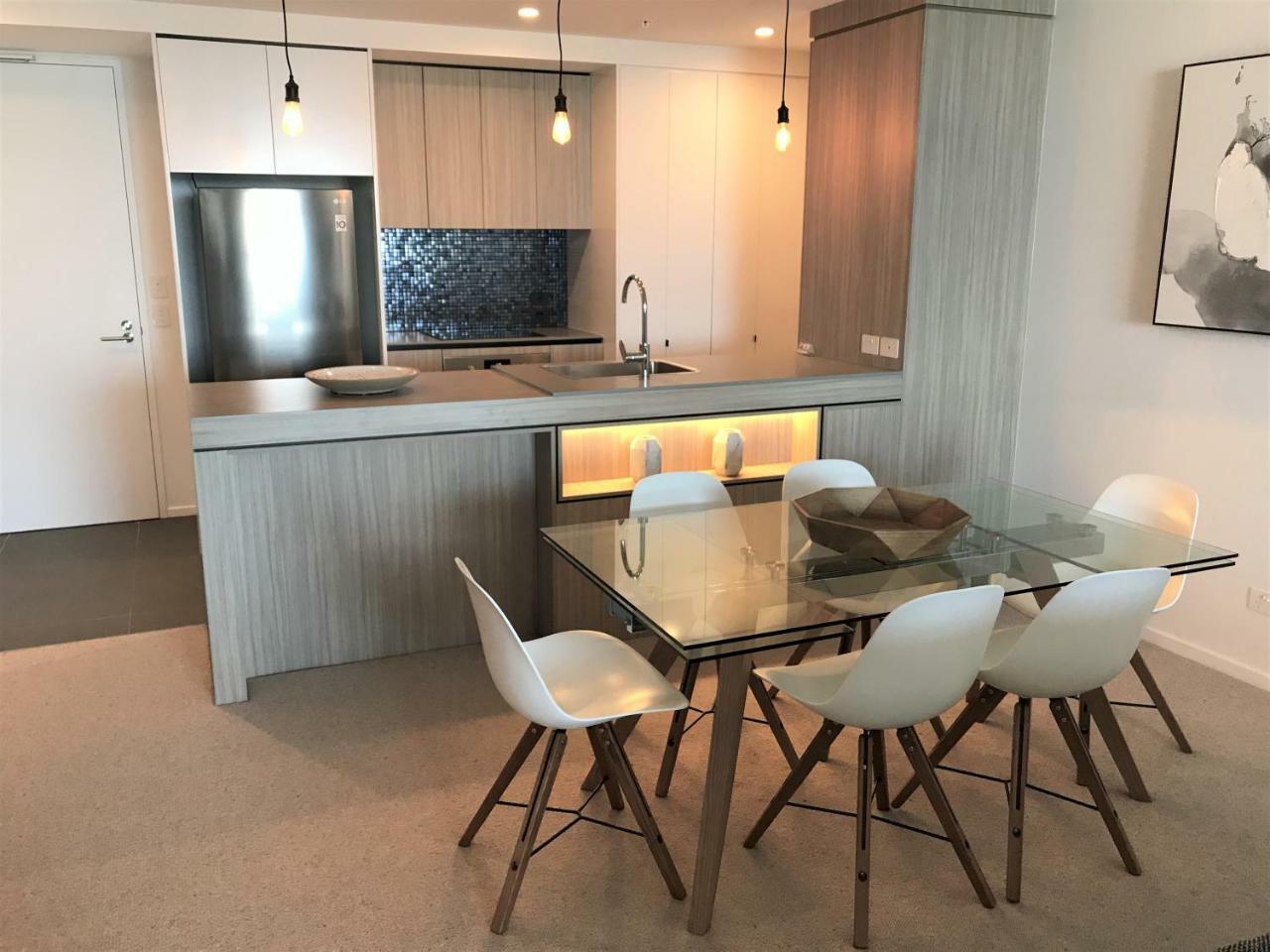 Qube Broadbeach Ocean View Apartments Голд-Кост Экстерьер фото