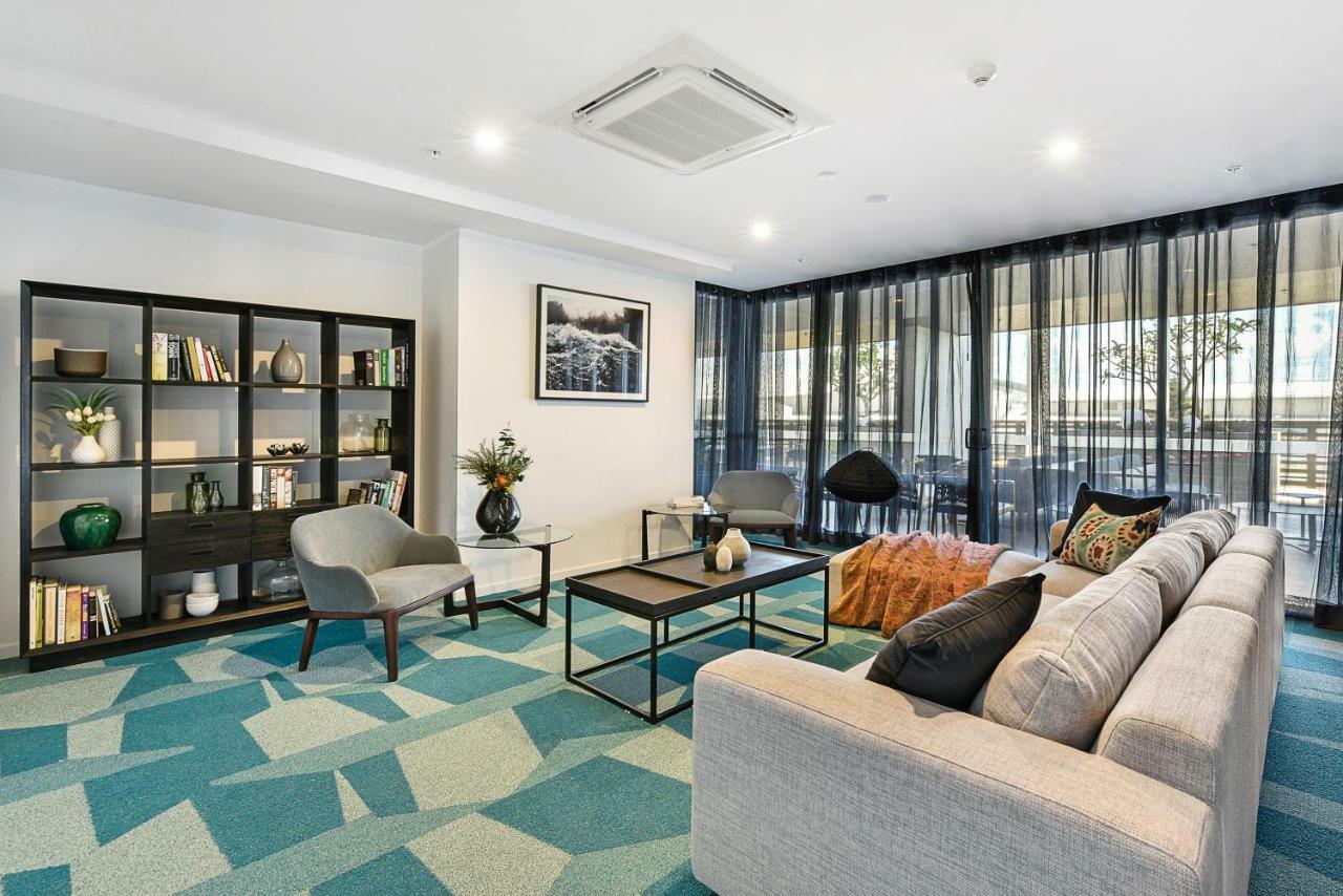 Qube Broadbeach Ocean View Apartments Голд-Кост Экстерьер фото