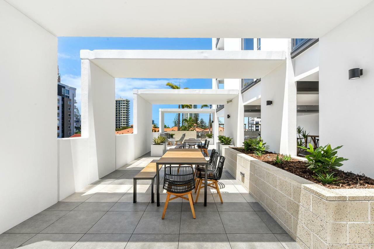 Qube Broadbeach Ocean View Apartments Голд-Кост Экстерьер фото